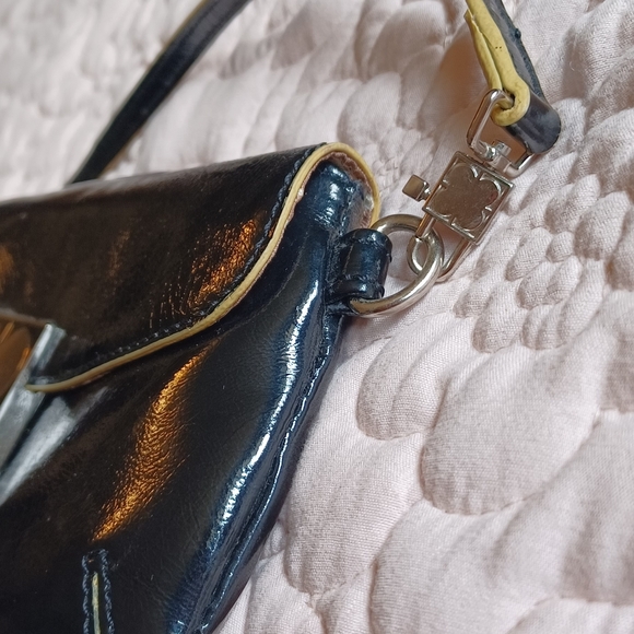 Vintage late 90s Liz Claiborne black patent clover design clutch wristlet - Picture 3 of 11